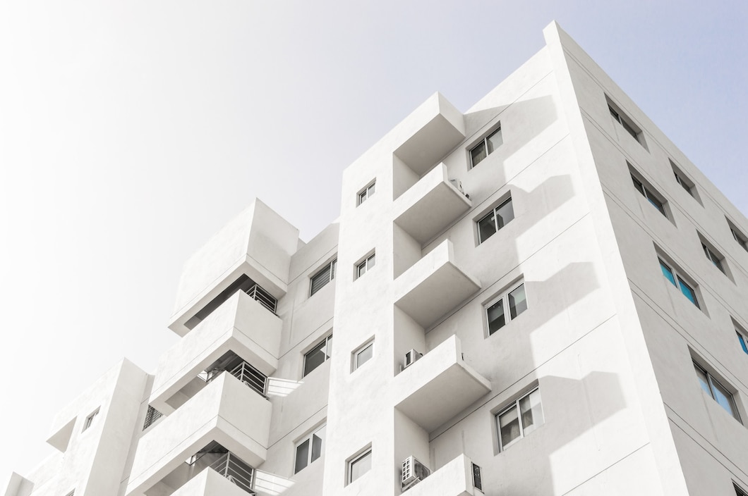 Modern gebouw van onderaf gefotografeerd